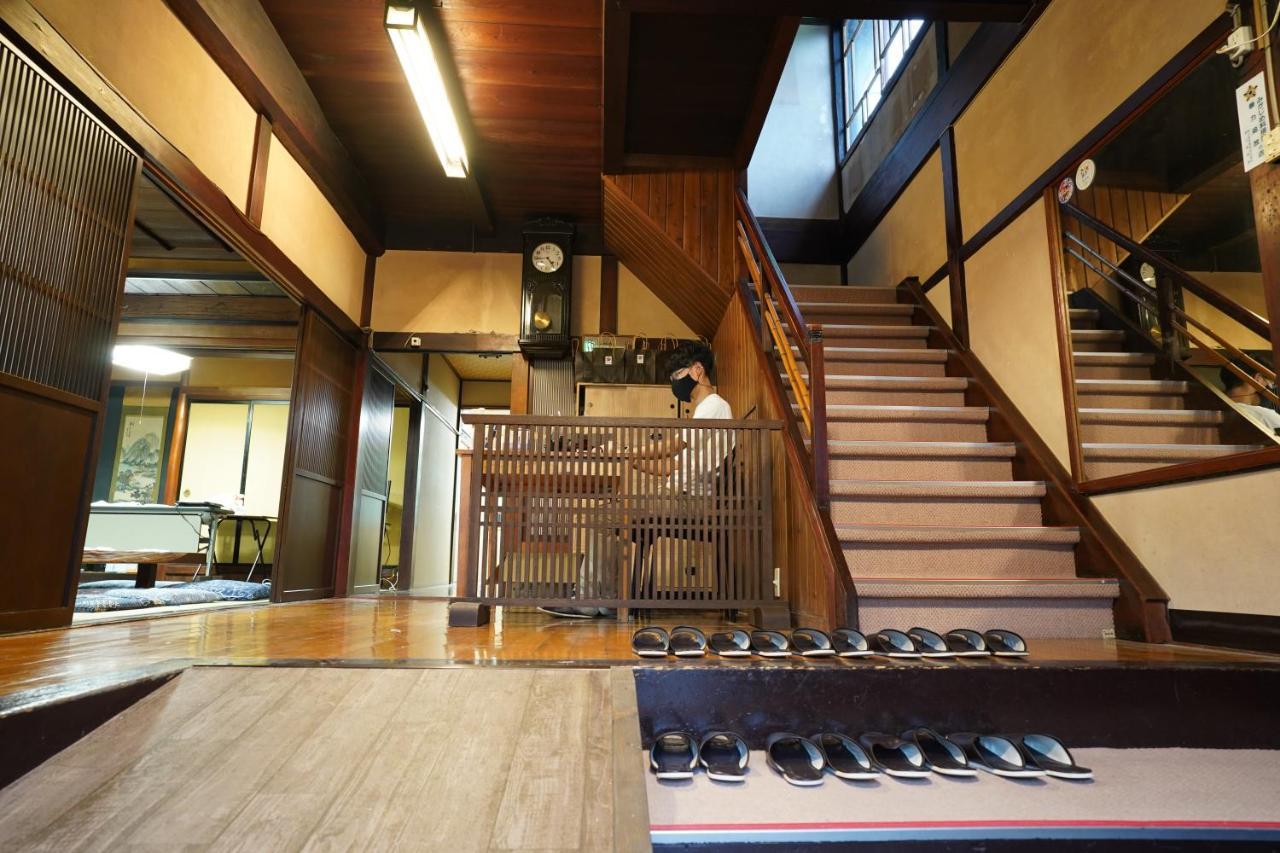 Hostel Murasaki Ryokan تاكاياما المظهر الخارجي الصورة