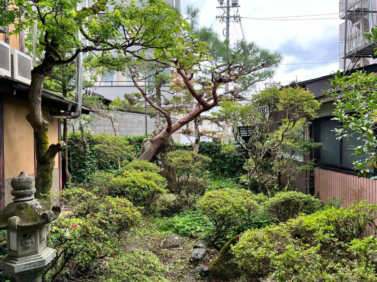 Hostel Murasaki Ryokan تاكاياما المظهر الخارجي الصورة