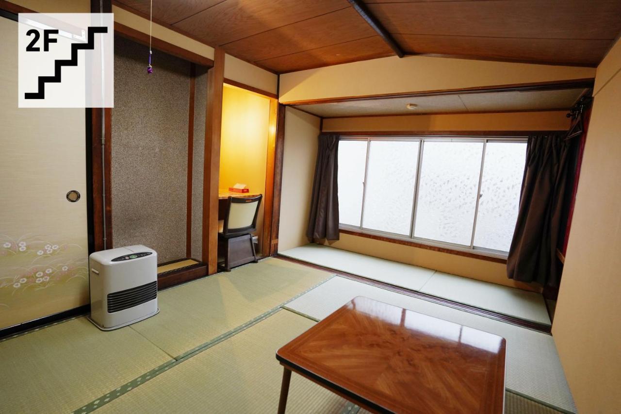 Hostel Murasaki Ryokan تاكاياما المظهر الخارجي الصورة