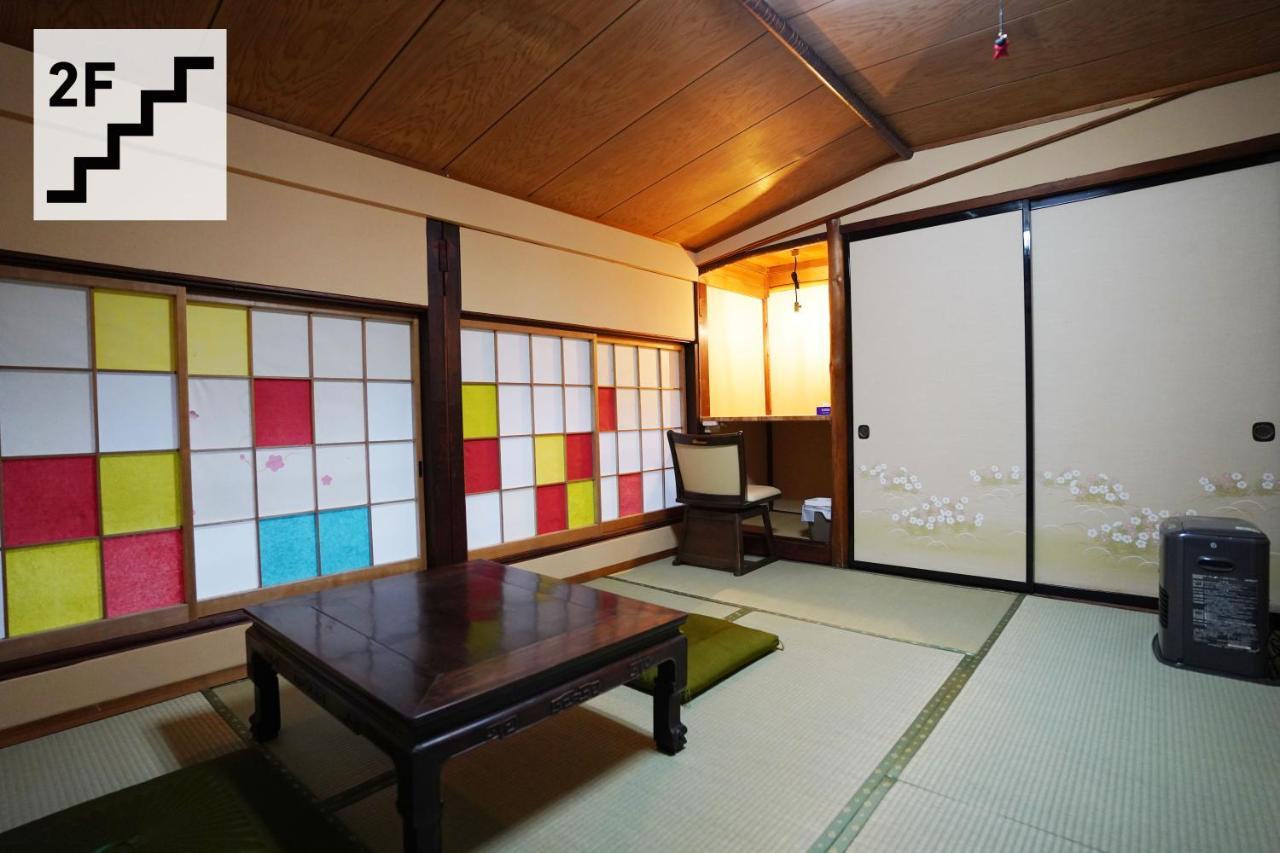 Hostel Murasaki Ryokan تاكاياما المظهر الخارجي الصورة