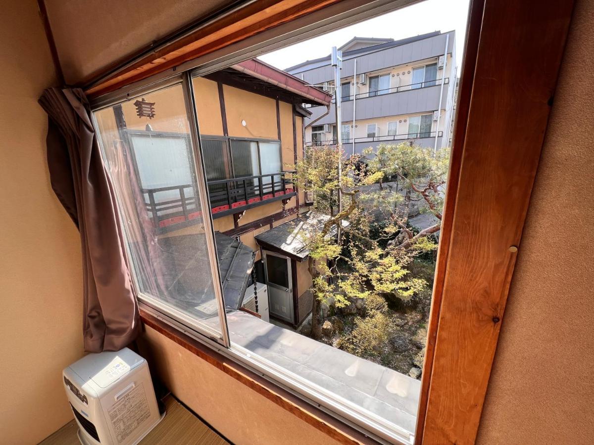 Hostel Murasaki Ryokan تاكاياما المظهر الخارجي الصورة