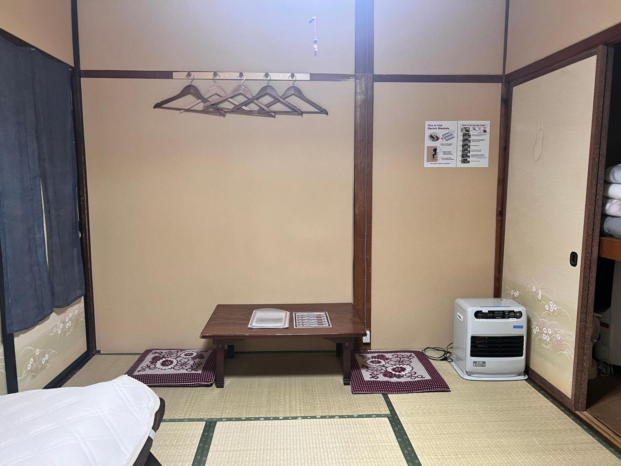 Hostel Murasaki Ryokan تاكاياما المظهر الخارجي الصورة