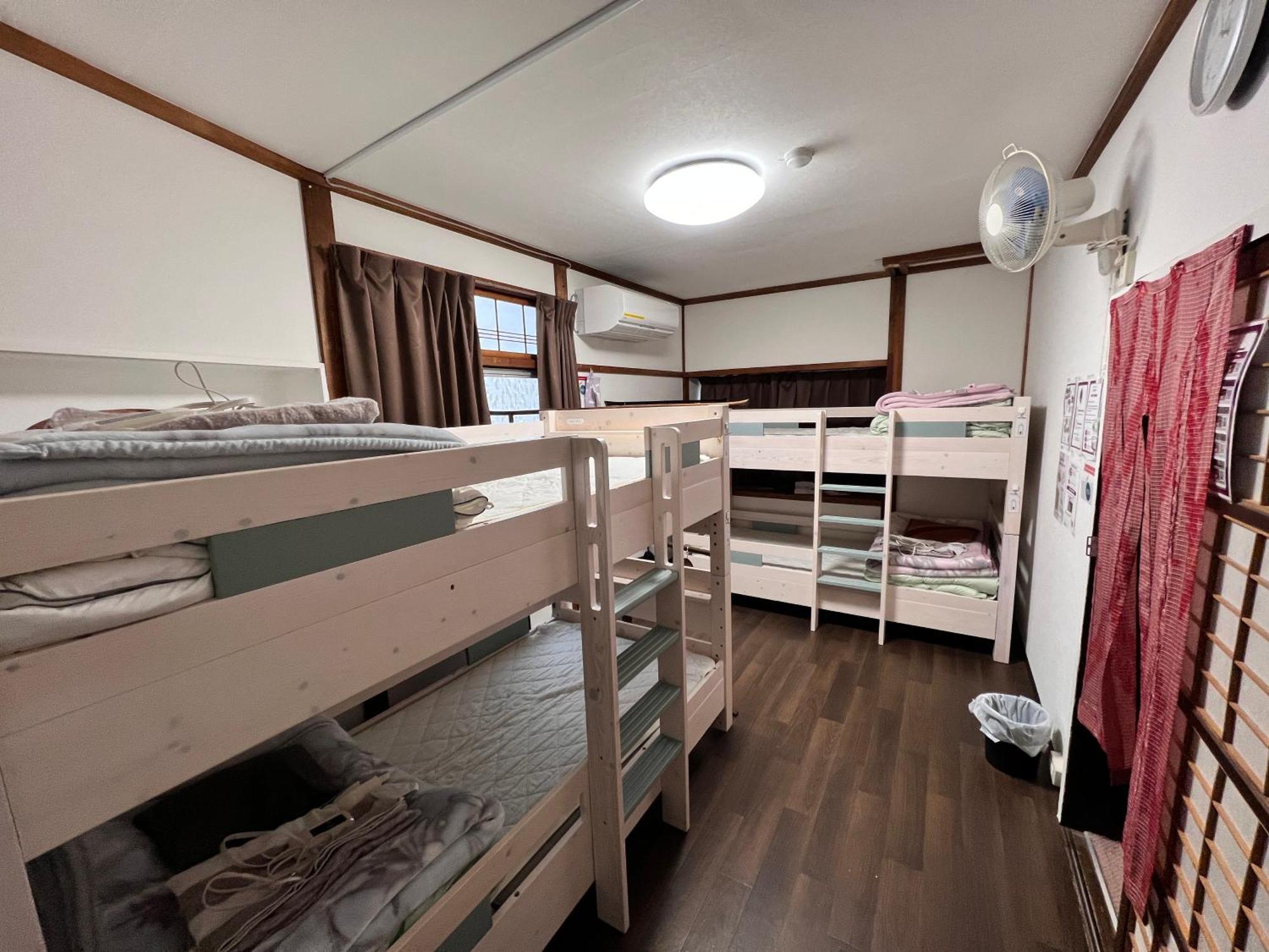 Hostel Murasaki Ryokan تاكاياما المظهر الخارجي الصورة