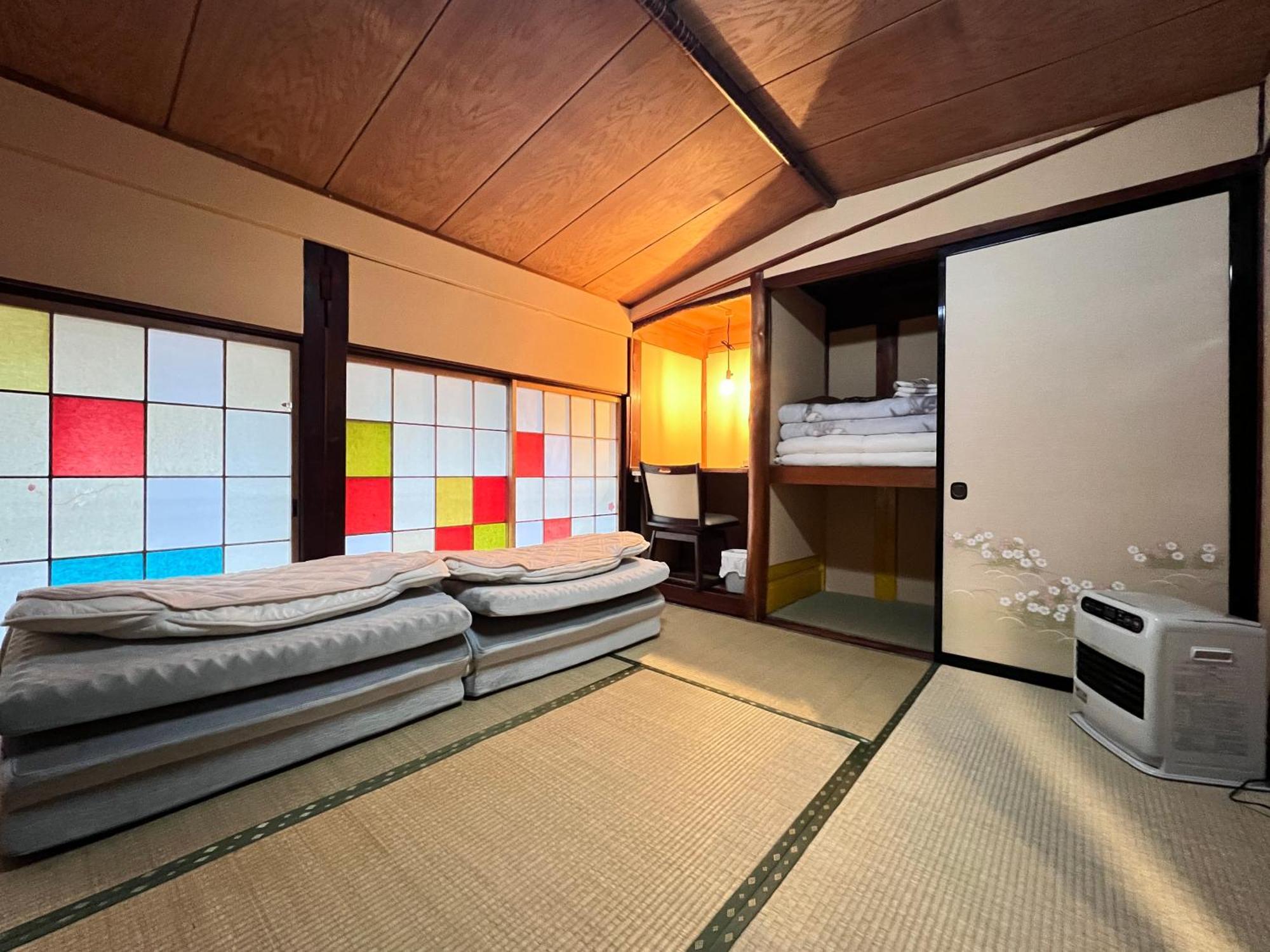 Hostel Murasaki Ryokan تاكاياما المظهر الخارجي الصورة