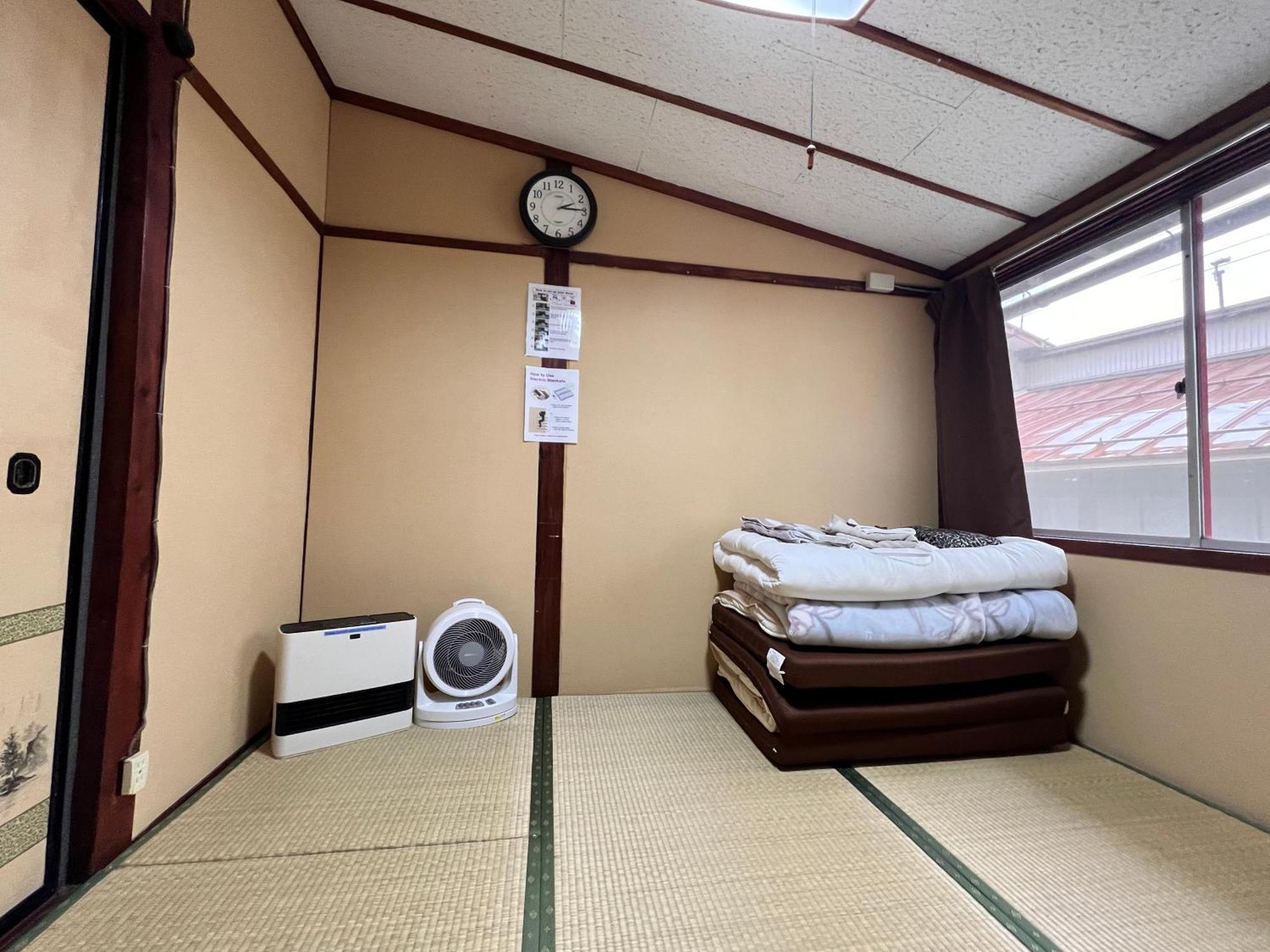 Hostel Murasaki Ryokan تاكاياما المظهر الخارجي الصورة