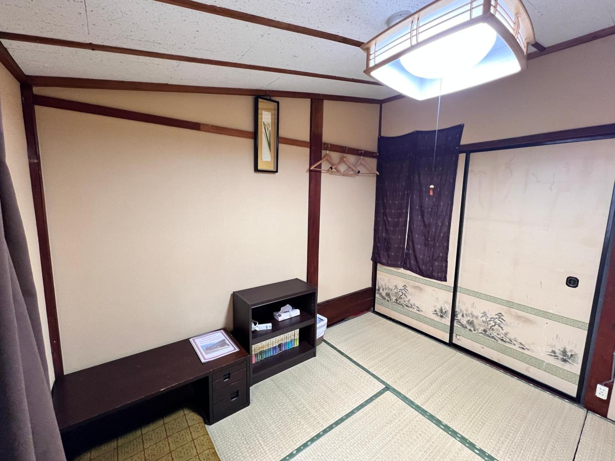Hostel Murasaki Ryokan تاكاياما المظهر الخارجي الصورة